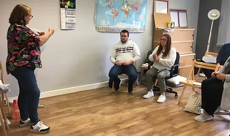 Apprenez la langue des signes toute l’année !